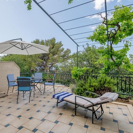 Apartmani Mirta Омиш Экстерьер фото