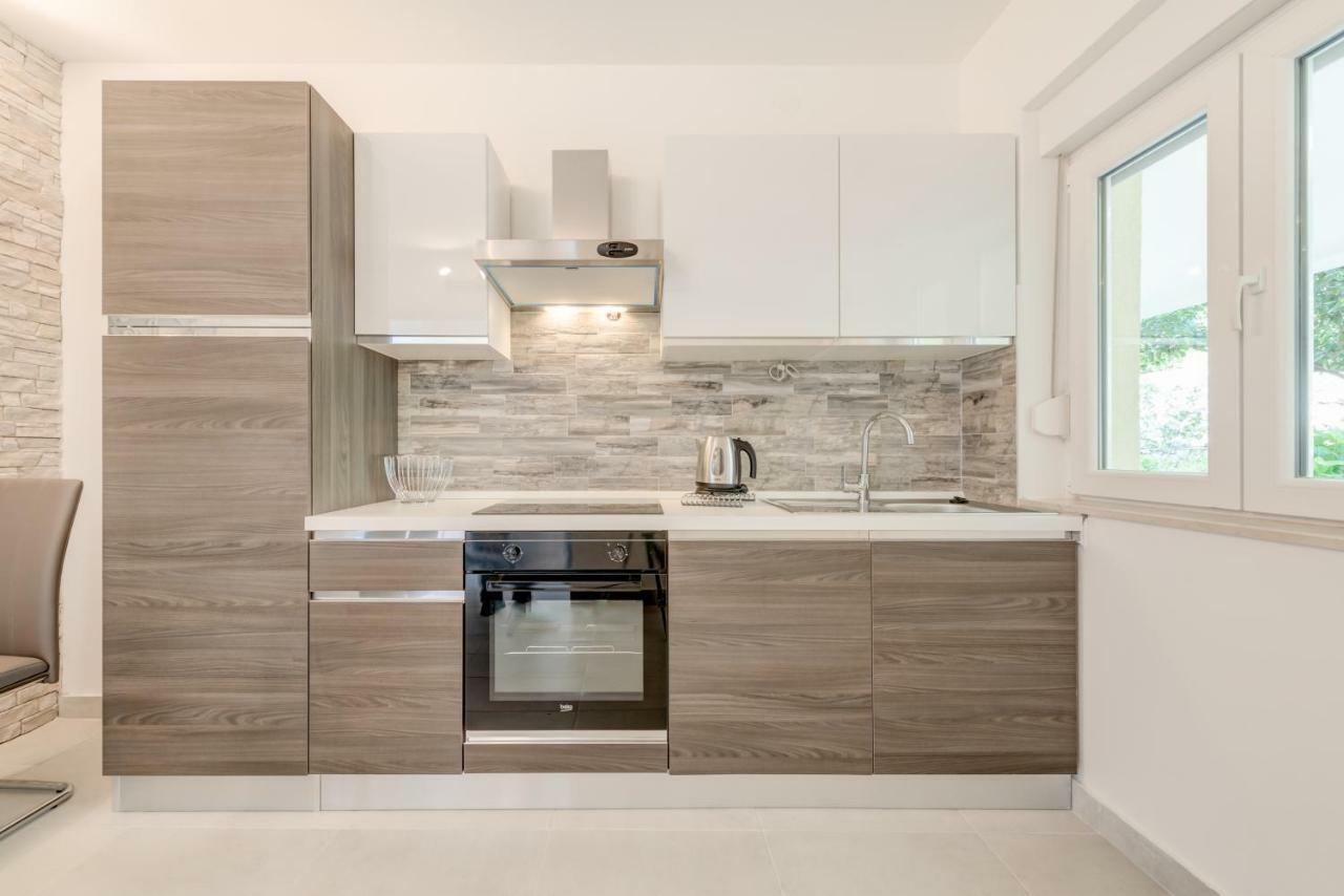 Apartmani Mirta Омиш Экстерьер фото