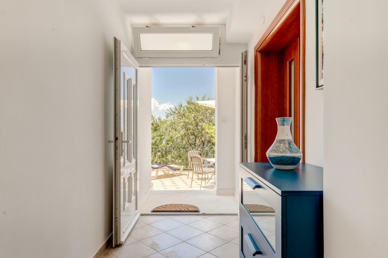 Apartmani Mirta Омиш Экстерьер фото