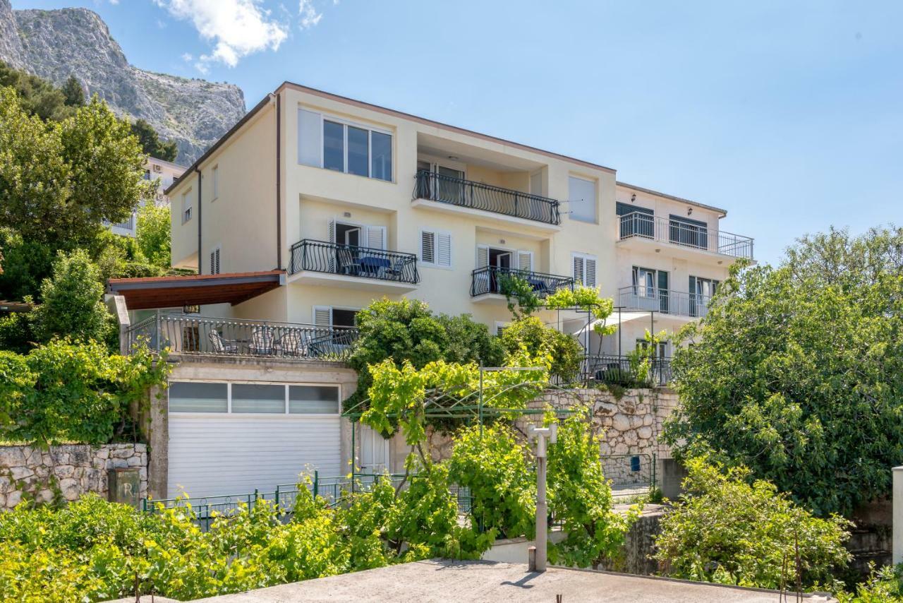 Apartmani Mirta Омиш Экстерьер фото