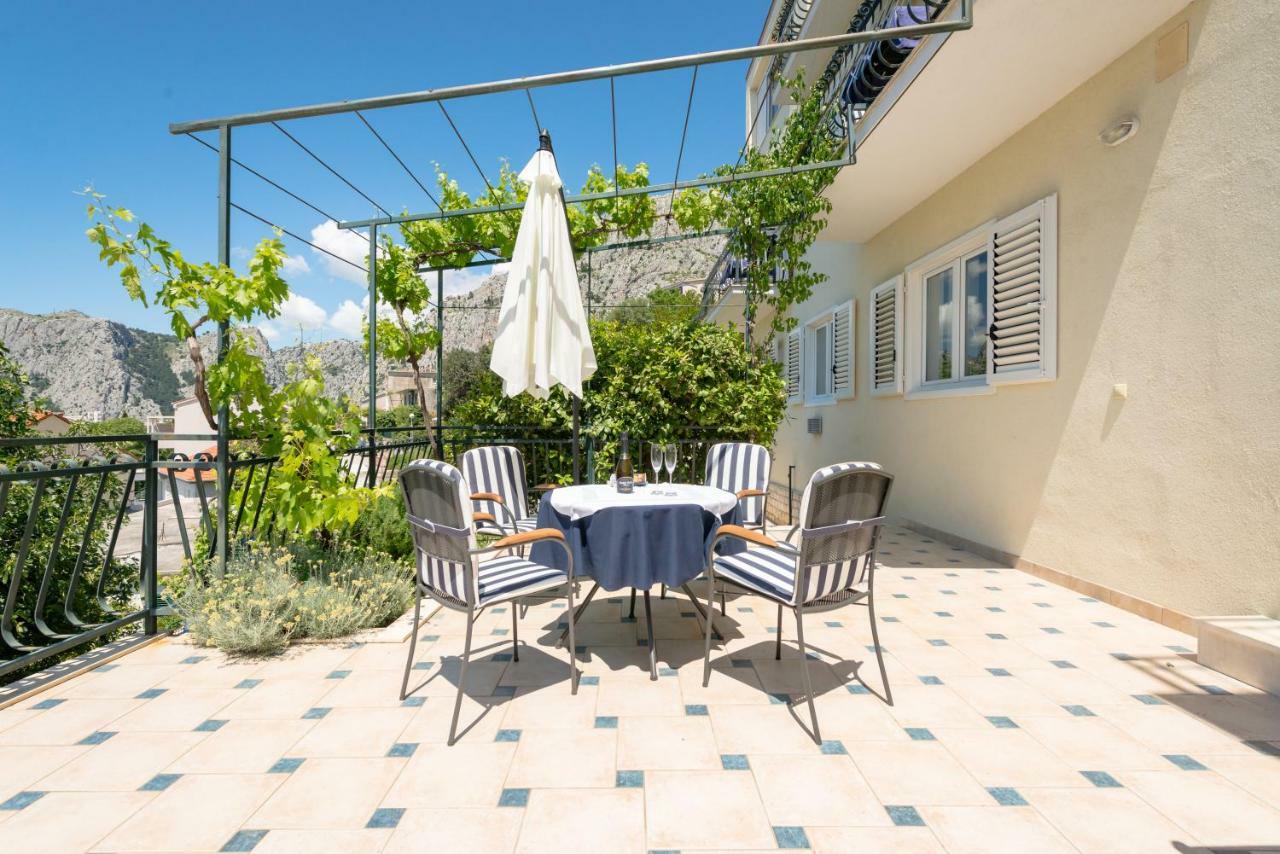 Apartmani Mirta Омиш Экстерьер фото