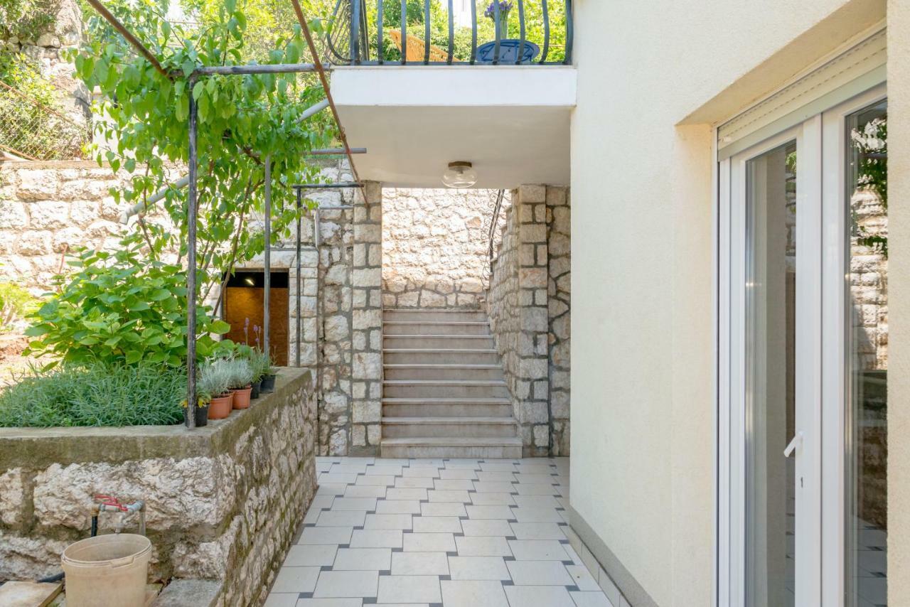 Apartmani Mirta Омиш Экстерьер фото